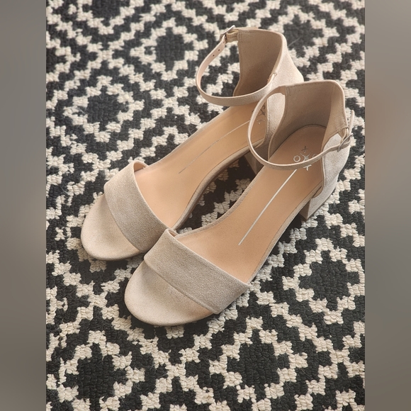 Beige ankle strap suede sandals - Picture 2 of 9